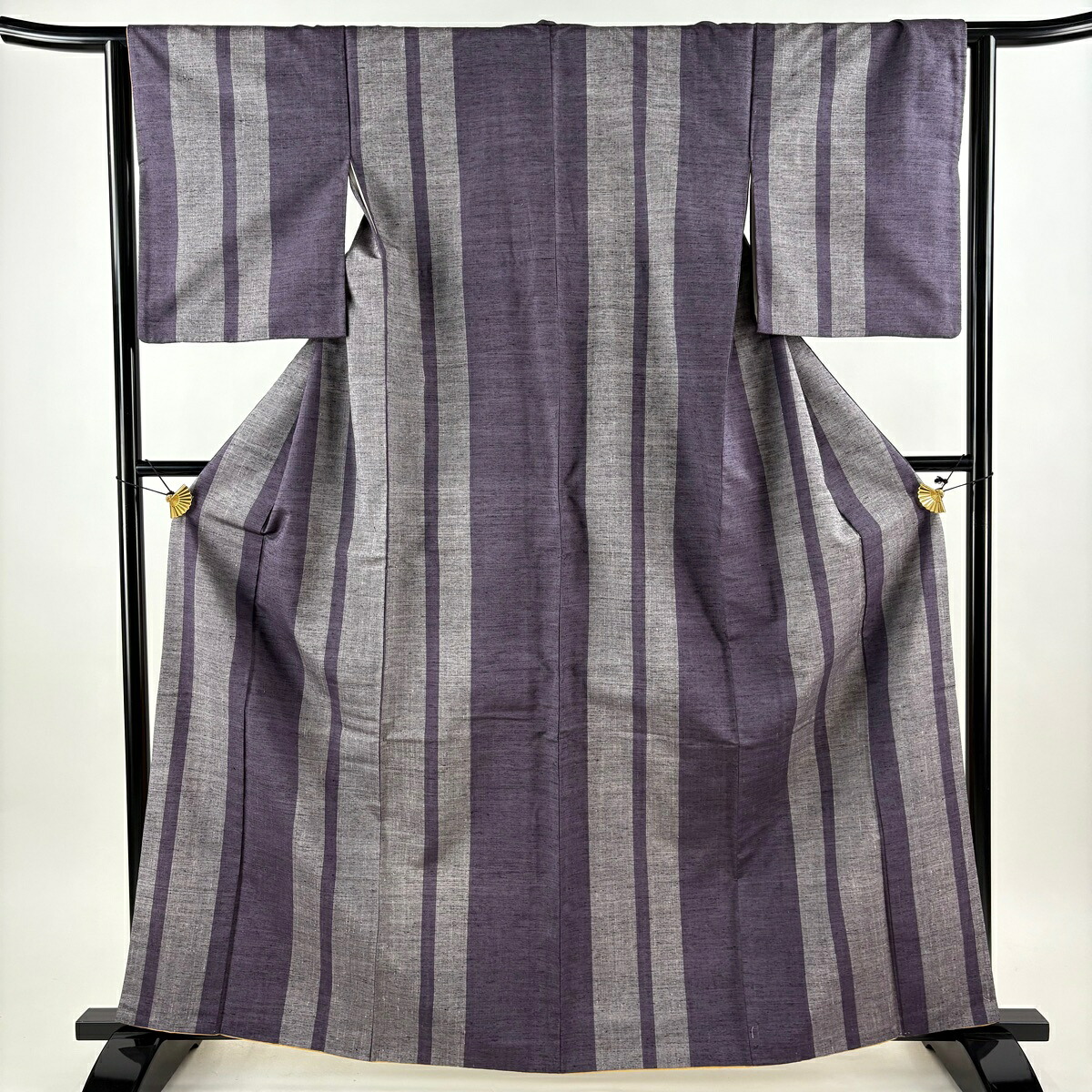 【美品】 紬 身丈165cm 裄丈64cm M 袷 縦縞 紫 正絹 秀品 【中古】