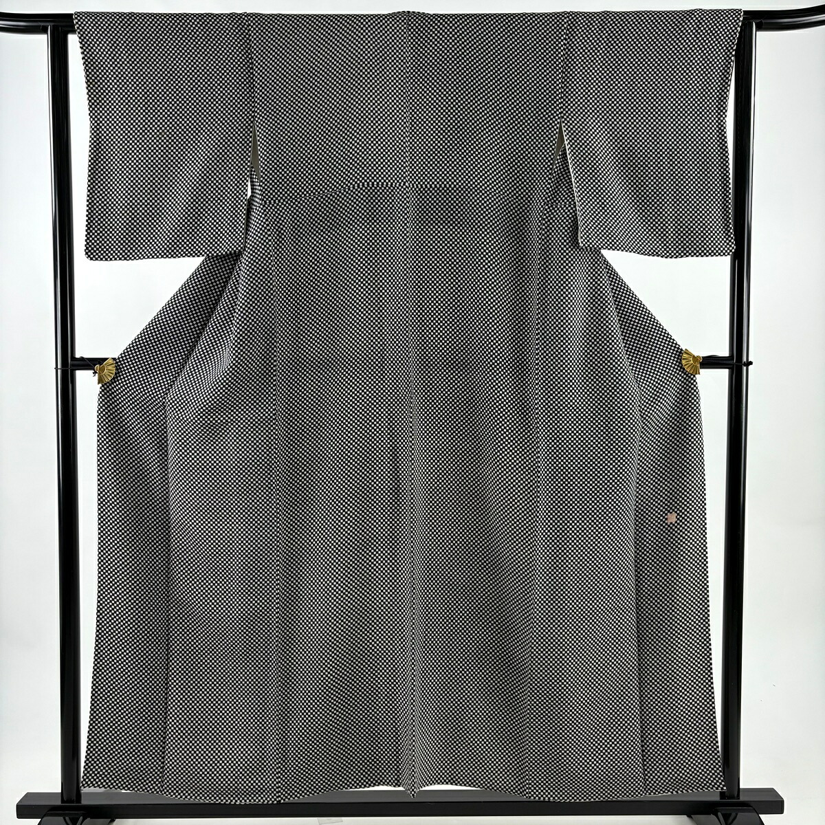 小紋 身丈153.5cm 裄丈63cm S 袷 落款あり 市松 黒 正絹 秀品 【中古】