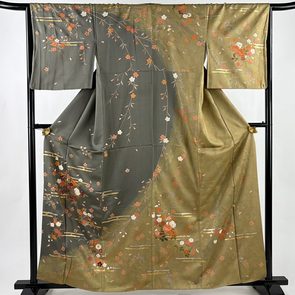 訪問着 身丈161cm 裄丈65.5cm M 袷 落款あり 草花 ヱ霞 刺繍 金銀彩 灰色 正絹 秀品 【中古】