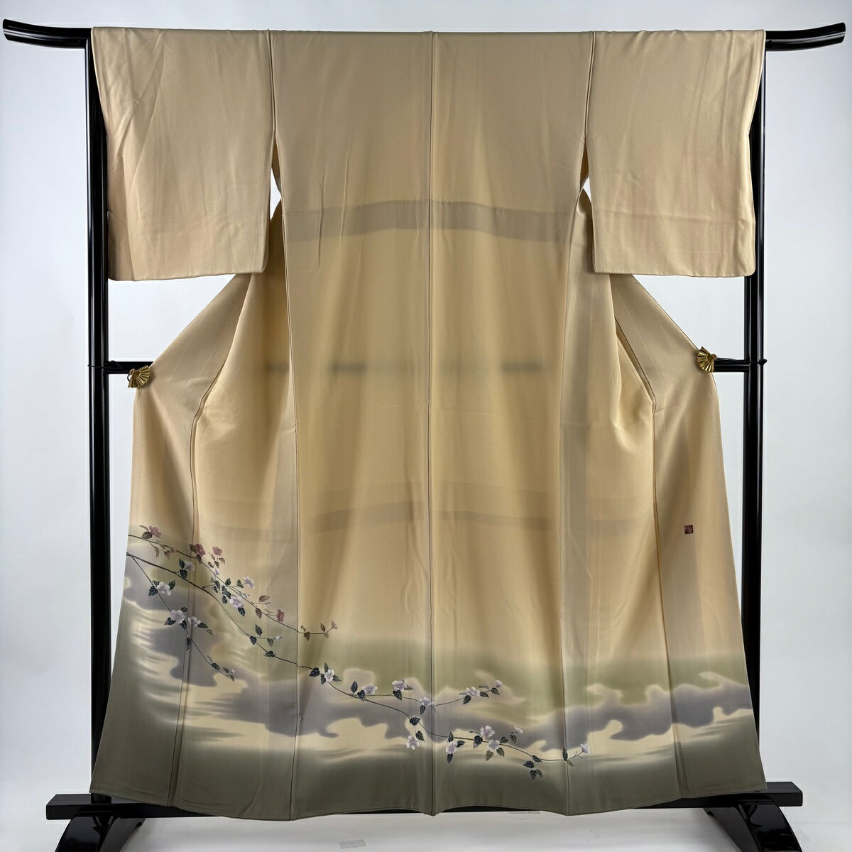 色留袖 身丈158cm 裄丈66cm M 袷 落款あり 枝花 霞 ベージュ 正絹 名品 【中古】 msp50