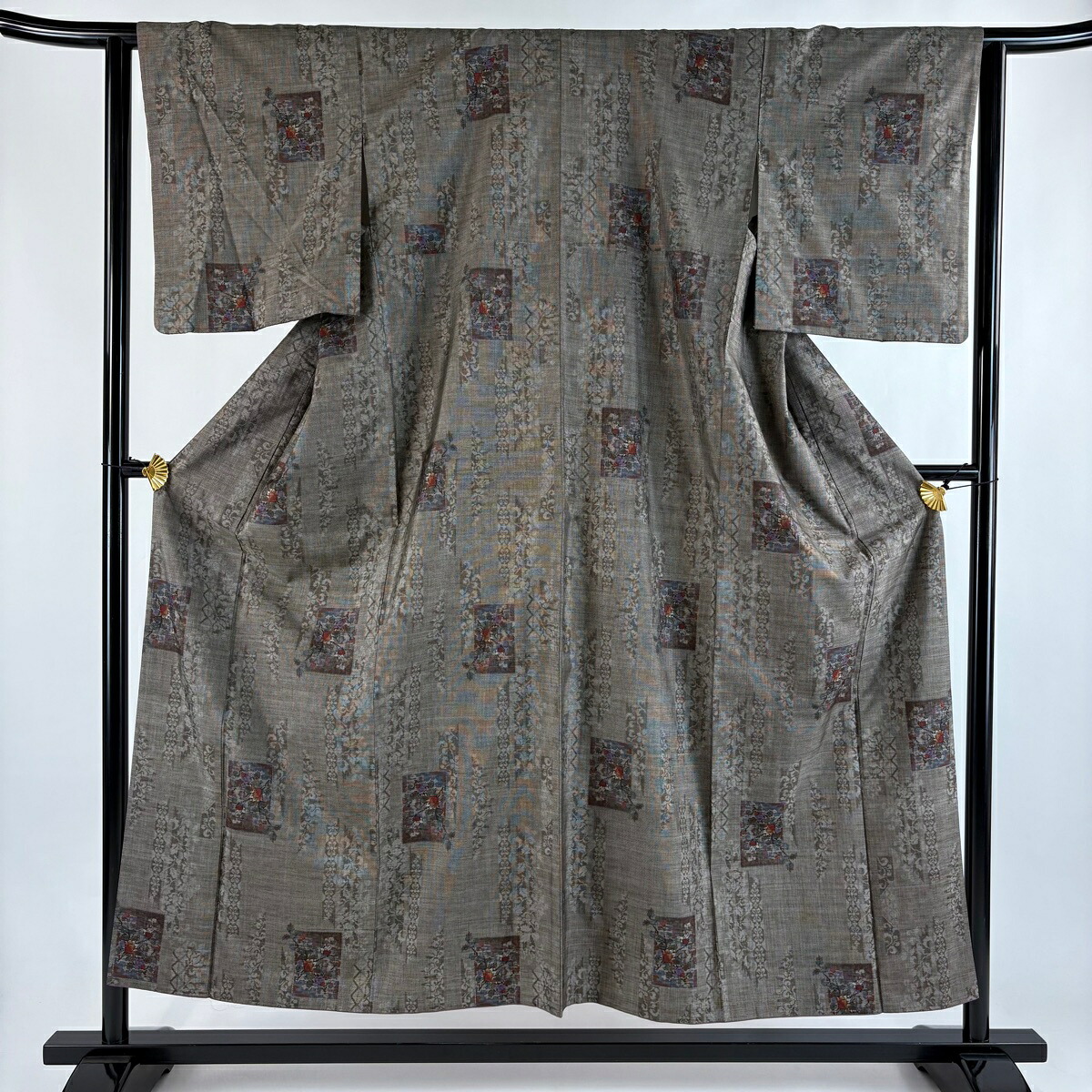 【美品】 紬 身丈153cm 裄丈62.5cm S 袷 草花 色紙 茶色 正絹 秀品 【中古】