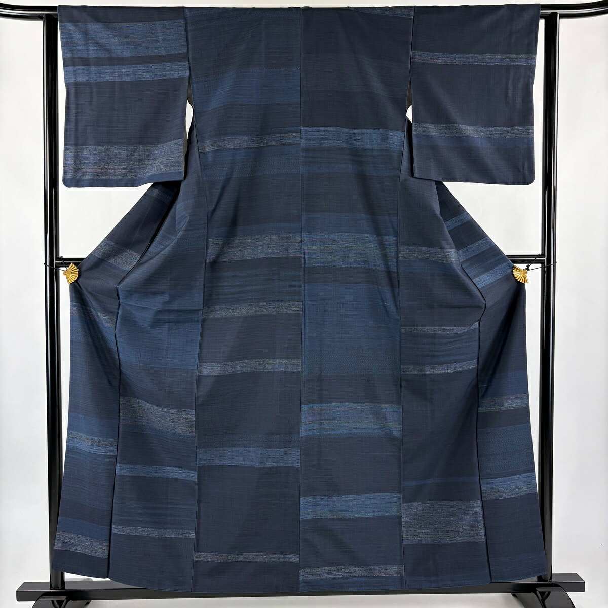 【美品】 紬 身丈159.5cm 裄丈62.5cm S 袷 縞 幾何学模様 藍色 正絹 秀品 【中古】