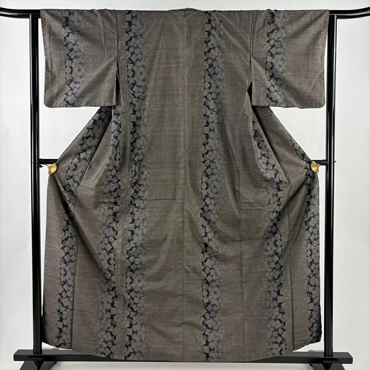 【美品】 紬 身丈160cm 裄丈62.5cm S 袷 箔散らし柄 焦茶色 正絹 秀品 【中古】 6,952円