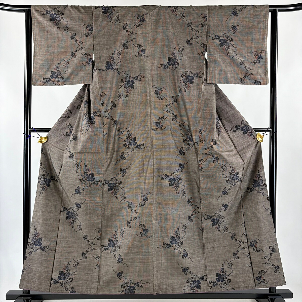 紬 身丈157cm 裄丈63.5cm S 袷 葡萄 焦茶色 正絹 秀品 【中古】