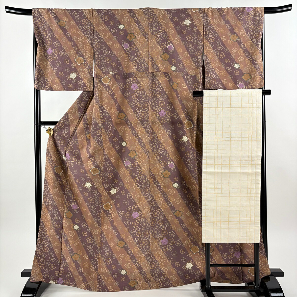 【美品】 小紋 身たけ166.5糎 裄丈66.5糎 M 袷 名古屋帯仕掛ける 梅 斜縞 金彩 薄アズキ 正絹 秀品 【中古】