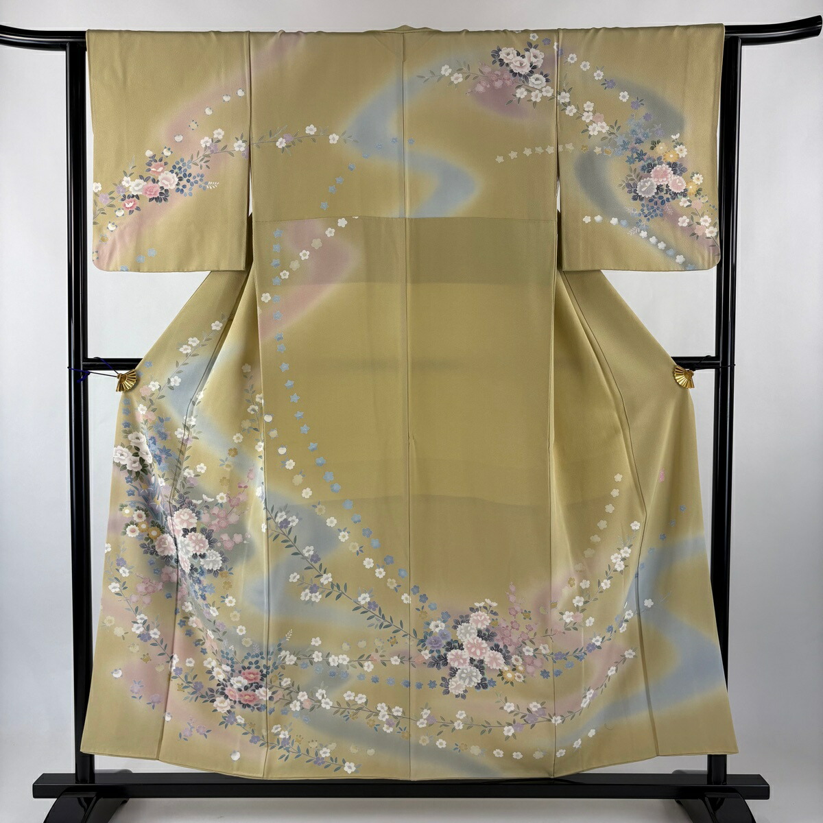 訪問着 身丈155cm 裄丈63.5cm S 袷 落款あり 菊 桜 ぼかし 染め分け ベージュ 正絹 名品 【中古】