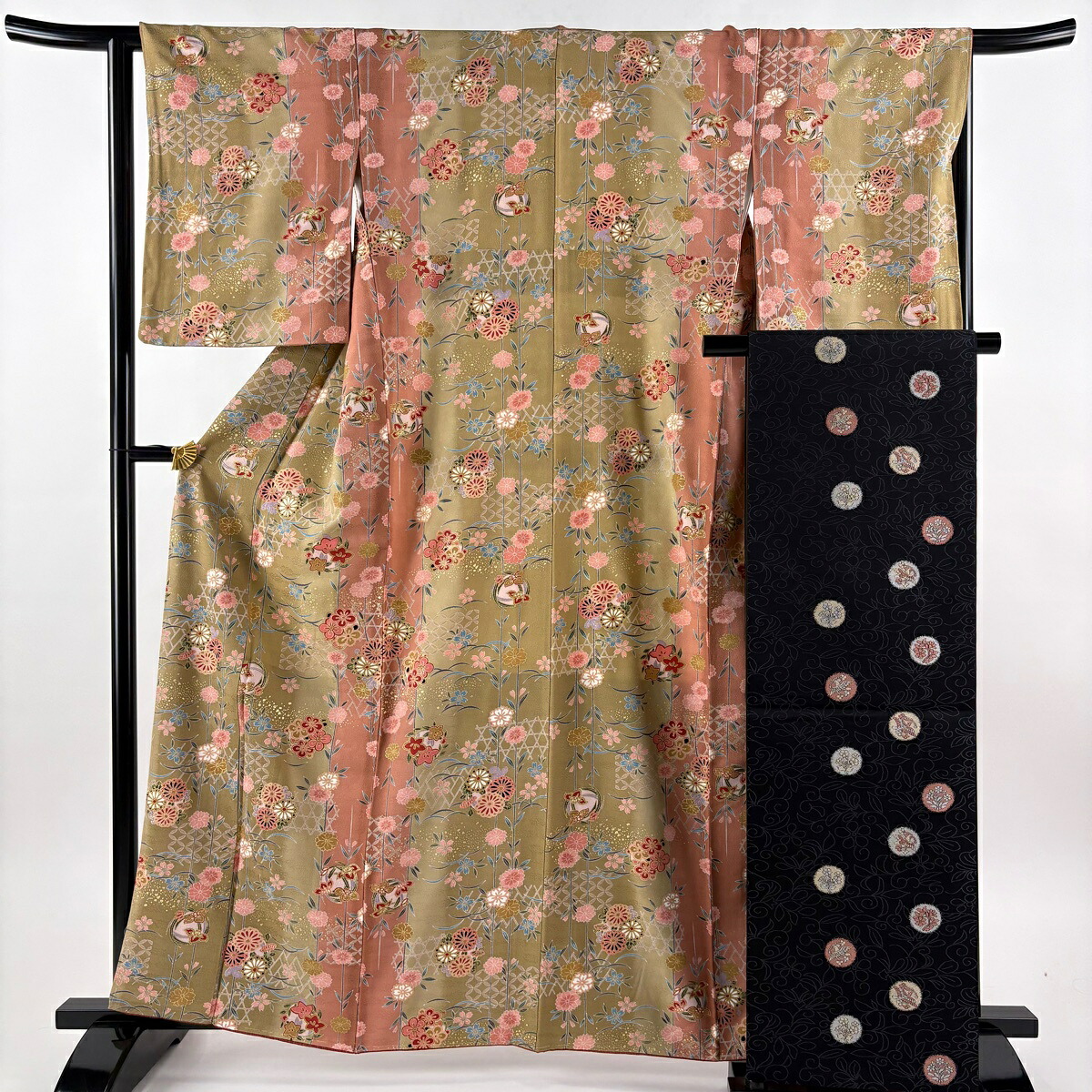 【美品】 小紋 身丈162.5cm 裄丈64.5cm M 袷 名古屋帯セット 花丸文 桜 金彩 染め分け 鶯色 正絹 秀品 【中古】