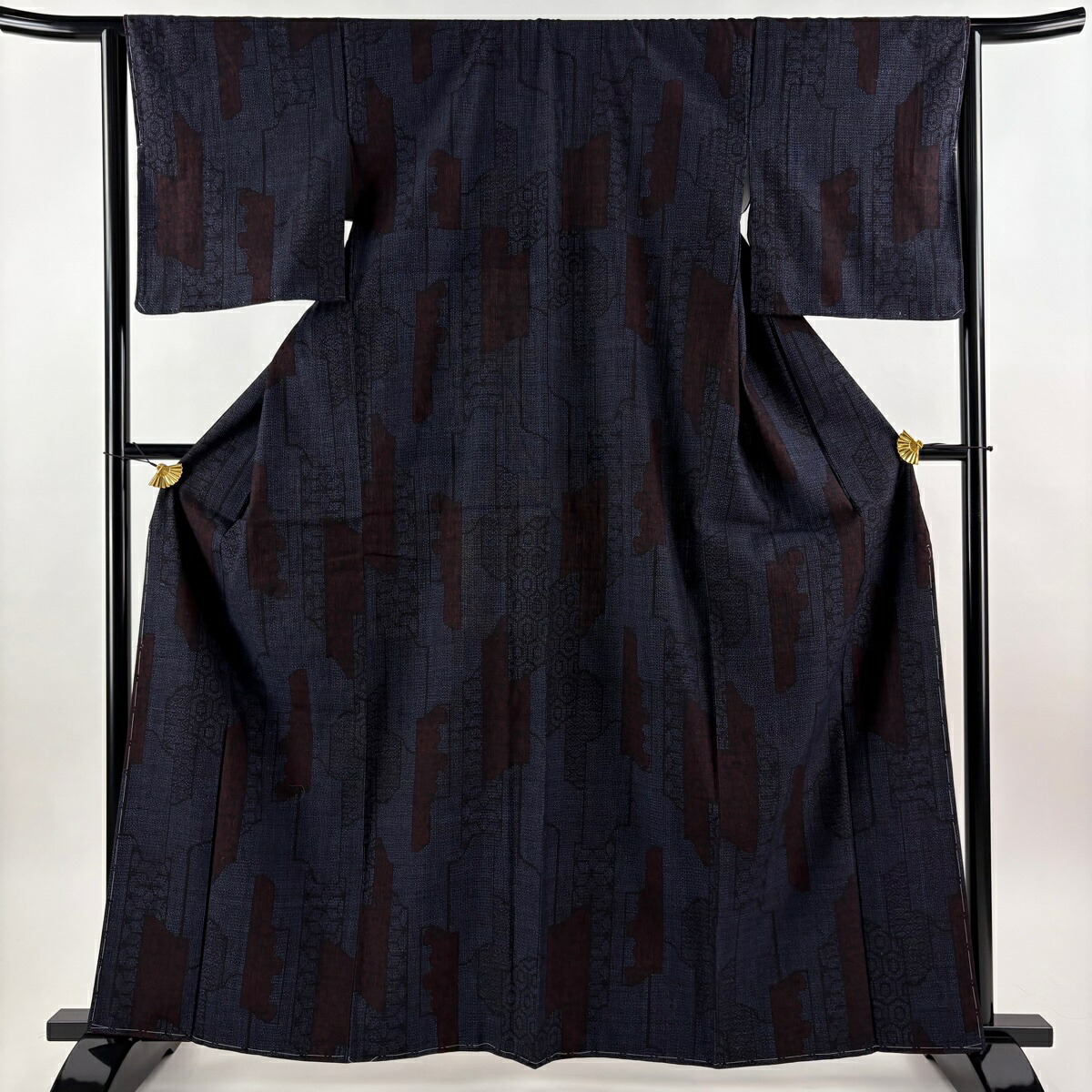 【美品】 結城紬 身丈163cm 裄丈64.5cm M 袷 本場結城紬 井上商事 証紙あり 亀甲 亀甲絣 紺色 正絹 逸品 【中古】