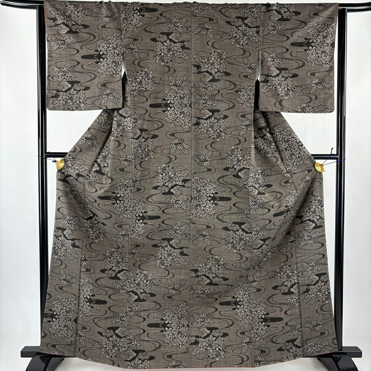 【美品】 紬 身丈164cm 裄丈62cm S 袷 草花 流水 焦茶色 正絹 秀品 【中古】