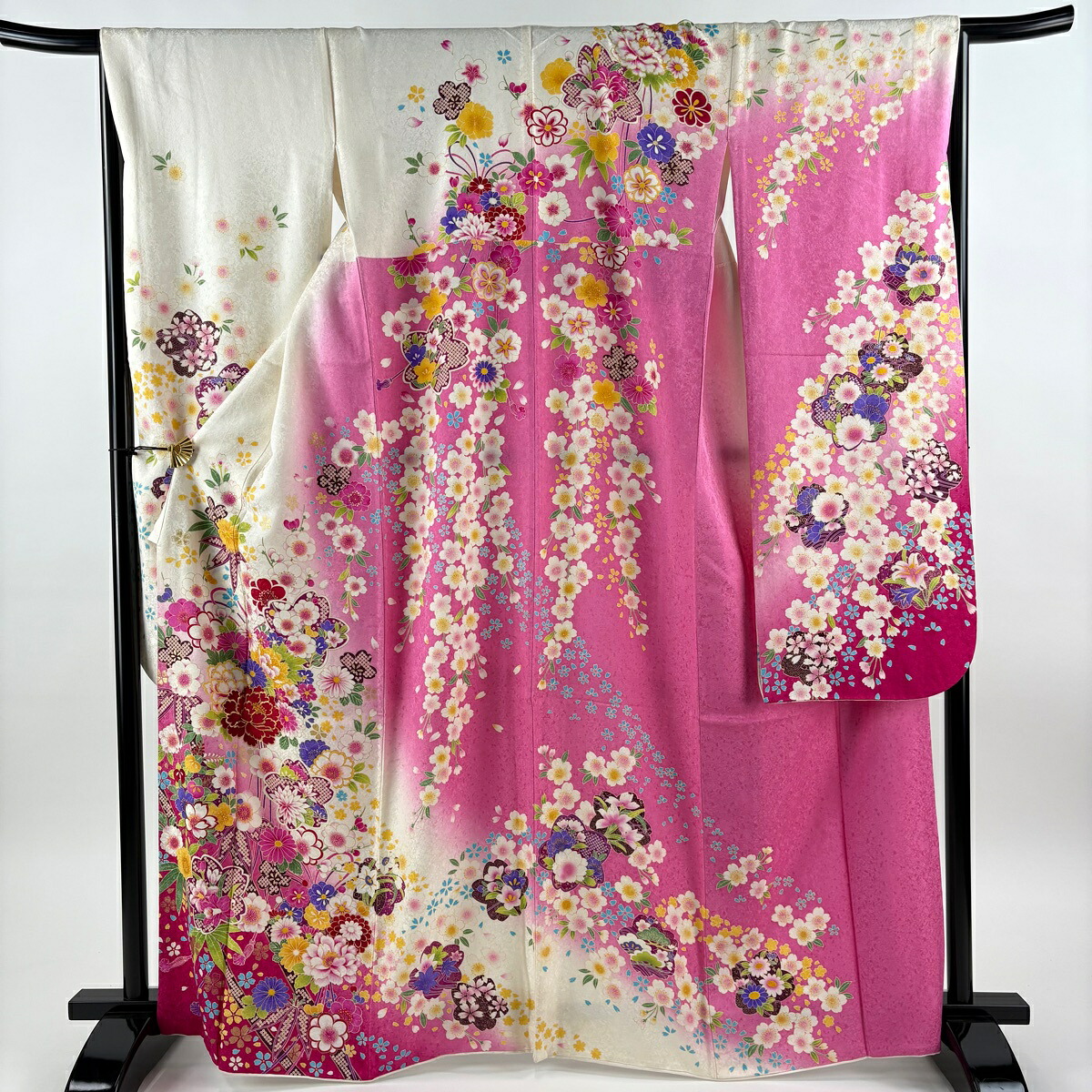 振袖 身丈165.5cm 裄丈67cm M 袷 牡丹 草花 金糸 金彩 クリーム 正絹 逸品 【中古】
