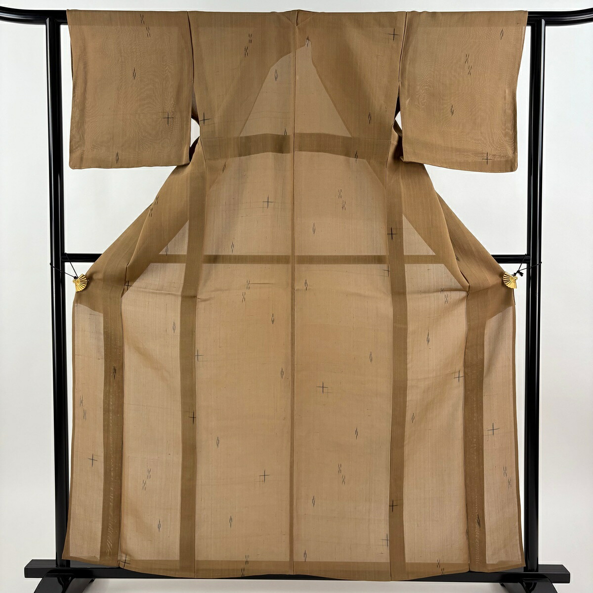 紬 身丈160cm 裄丈62.5cm S 薄物 十字絣 幾何学 山吹茶色 正絹 秀品 【中古】 msp50