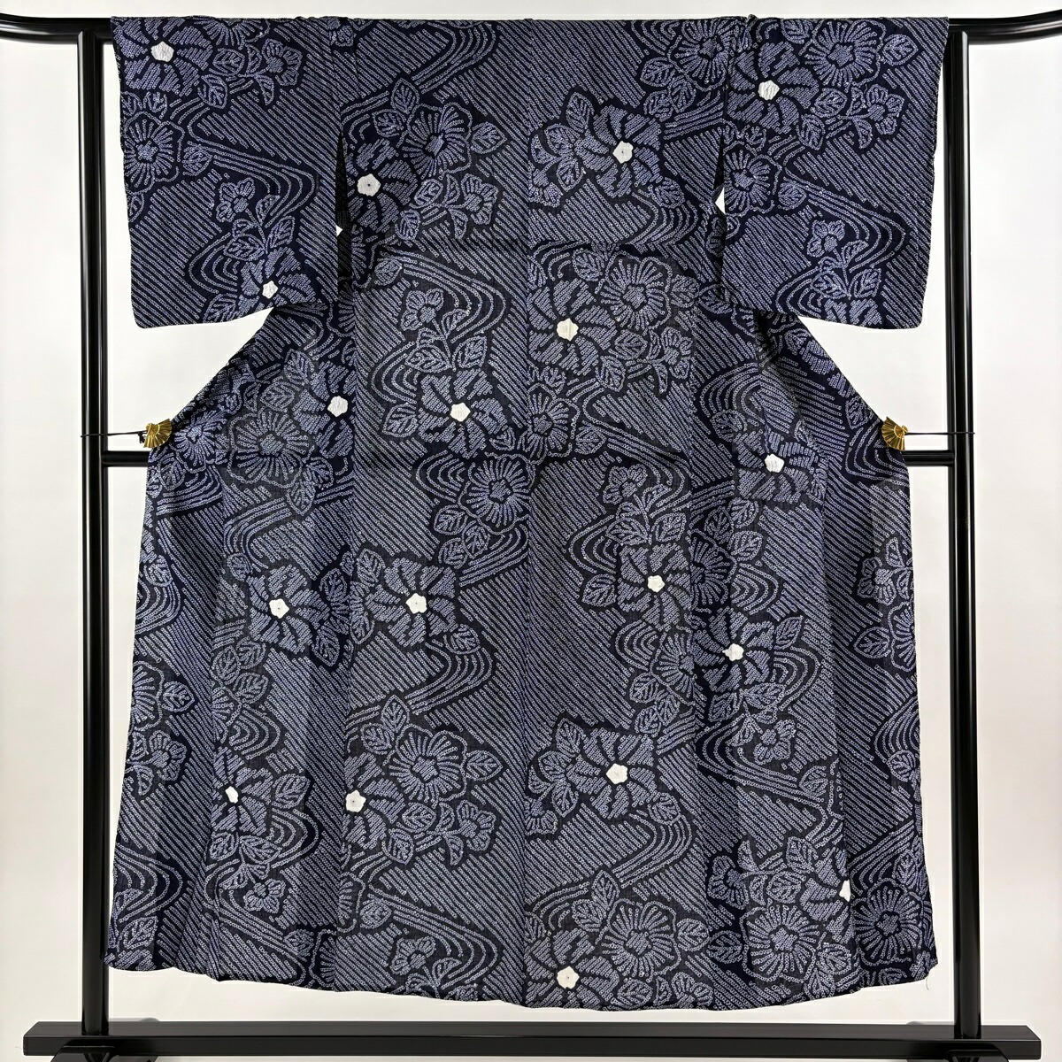 【美品】 浴衣 身丈152cm 裄丈63.5cm S 絞り浴衣 草花 流水 紺色 綿 名品 【中古】 msp50