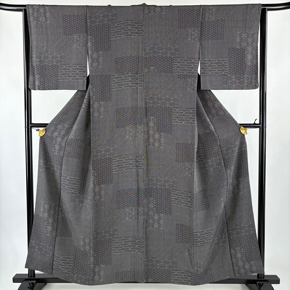 【美品】 小紋 身丈158cm 裄丈64cm M 袷 有職文様 寄せ柄 黒灰 正絹 秀品 【中古】