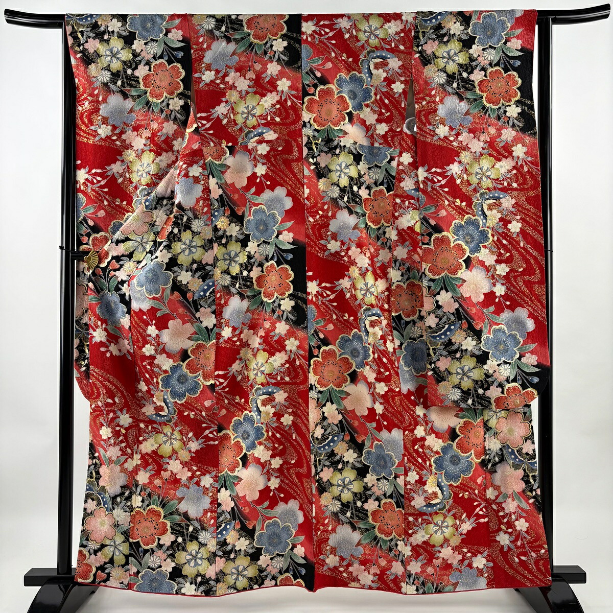 振袖 身丈162cm 裄丈63cm S 袷 桜 蝶 金彩 ぼかし 赤 正絹 名品 【中古】 msp50