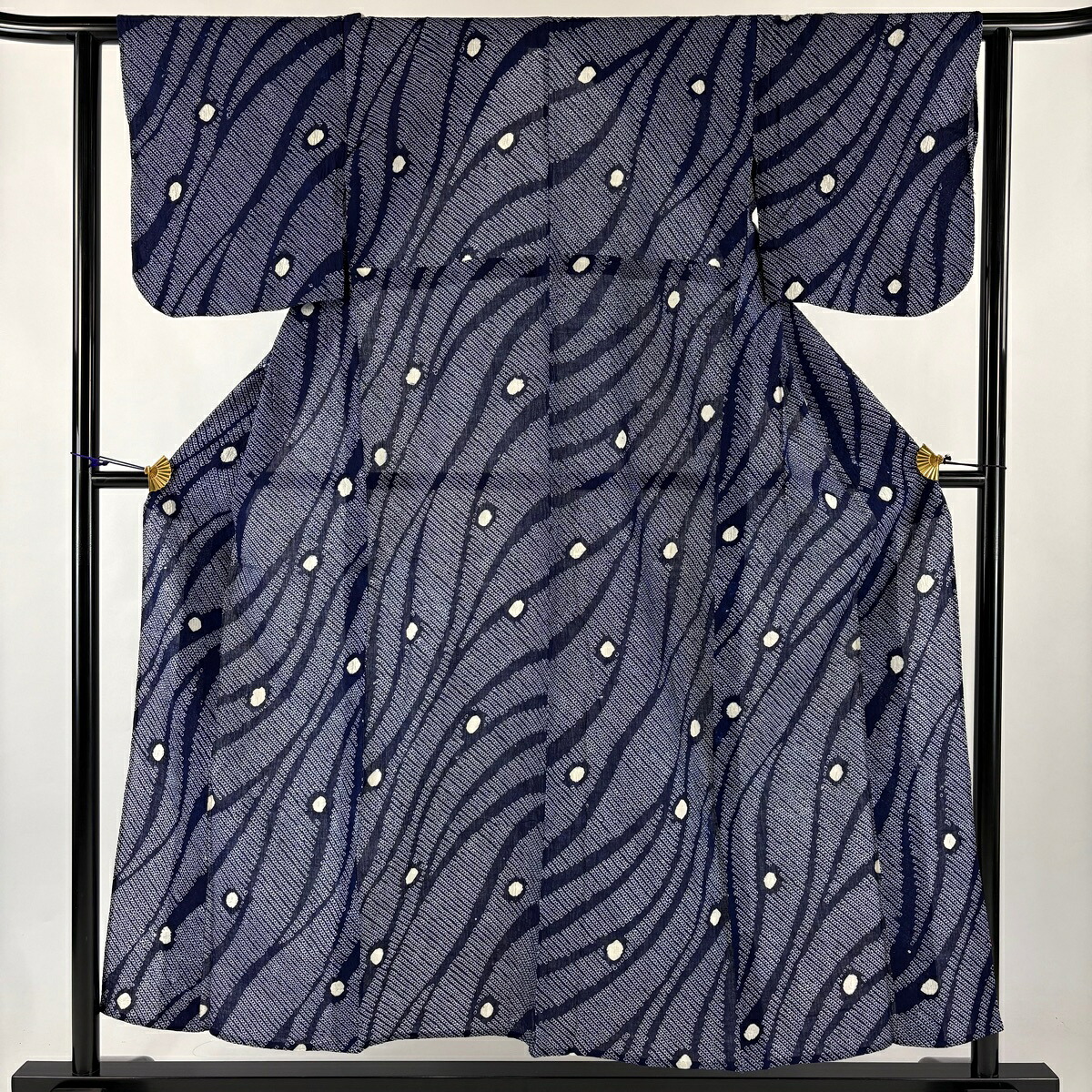 浴衣 身丈153cm 裄丈61.5cm S 絞り浴衣 幾何学模様 紺色 綿 名品 【中古】