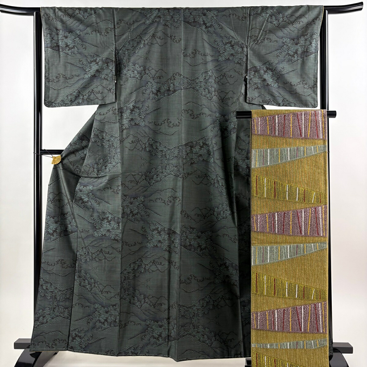 【美品】 紬 身たけ163糎 裄丈63.5糎 S 袷 袋帯仕掛ける 構築物 あずま屋 深緑 正絹 秀品 【中古】