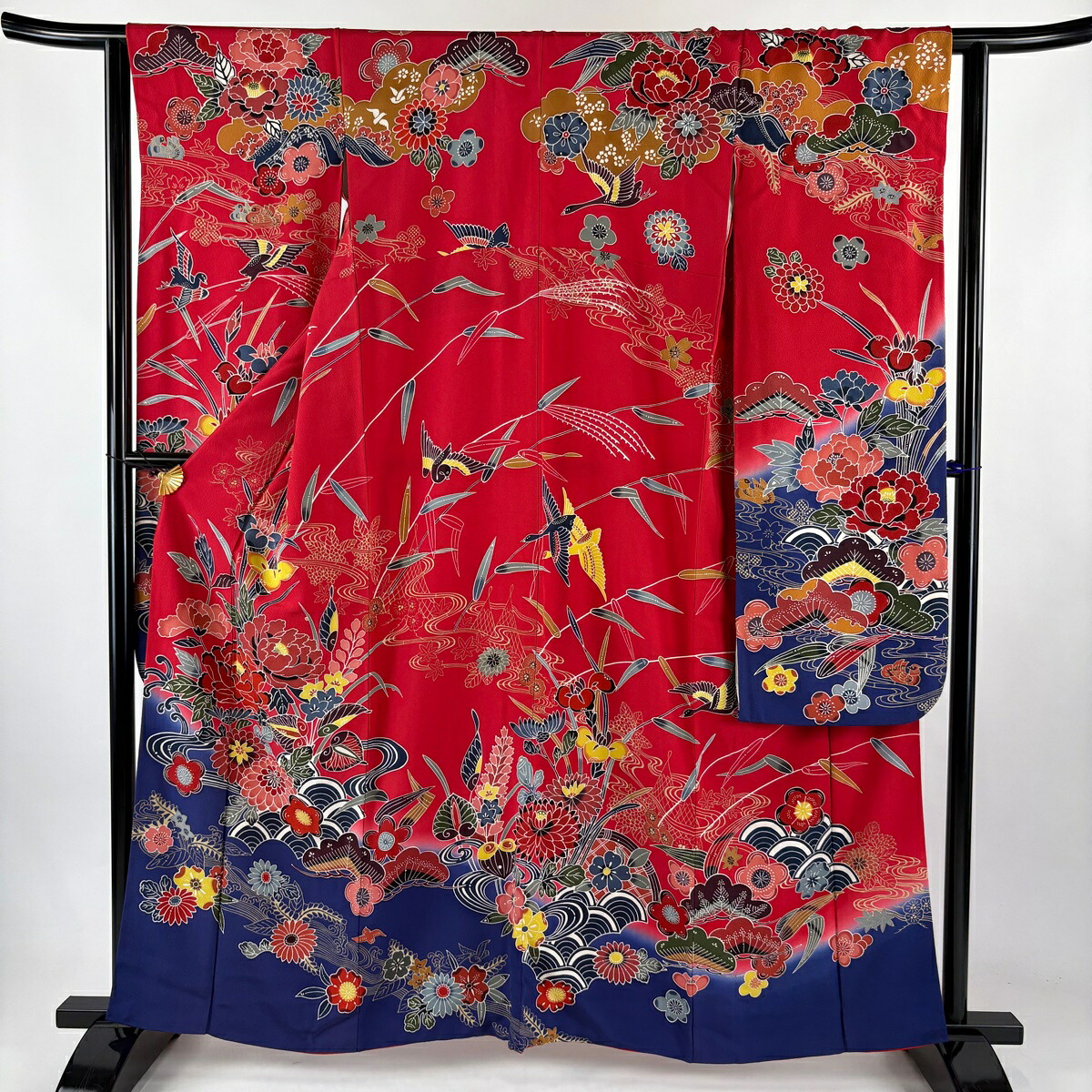 振袖 身丈159cm 裄丈63cm S 袷 牡丹 流水 染め分け 赤 正絹 名品 【中古】