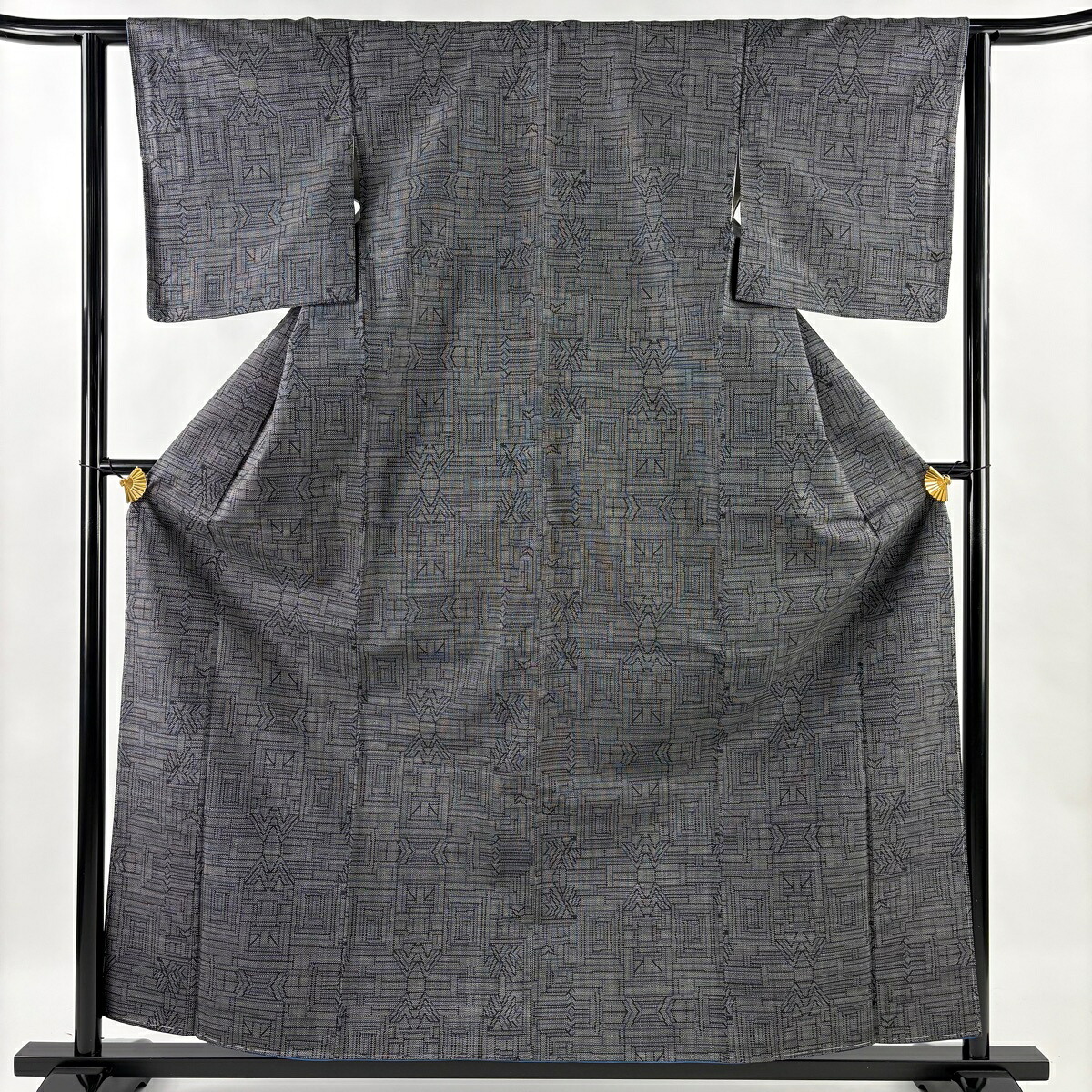 紬 身丈159.5cm 裄丈62cm S 袷 幾何学模様 灰色 正絹 秀品 【中古】