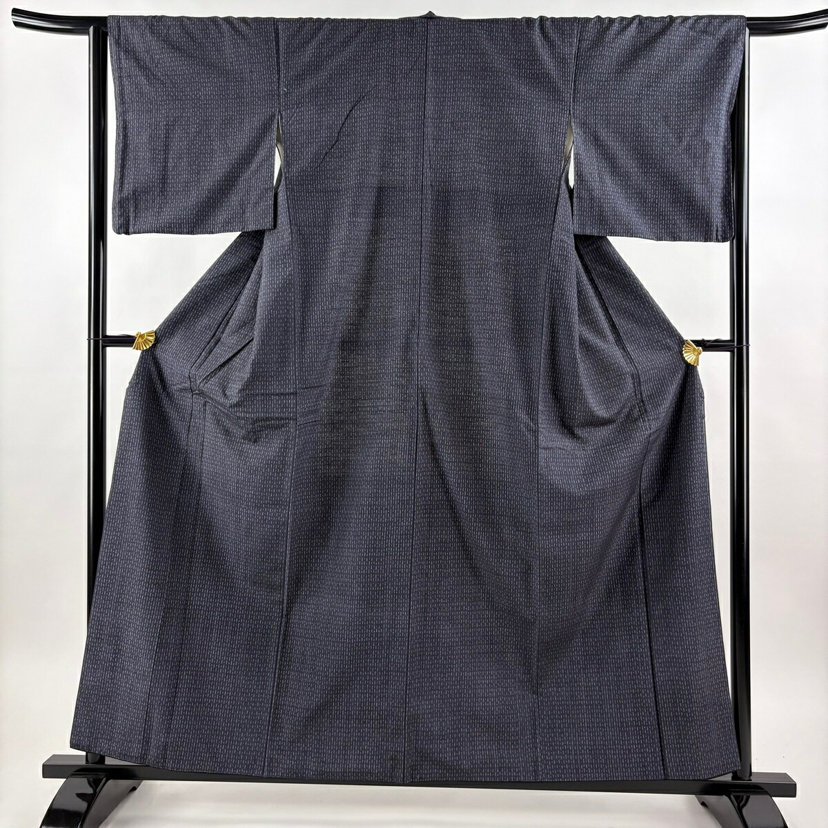 紬 身丈158.5cm 裄丈64.5cm M 袷 琉球かすり 証紙あり 縞 紺色 正絹 逸品 【中古】