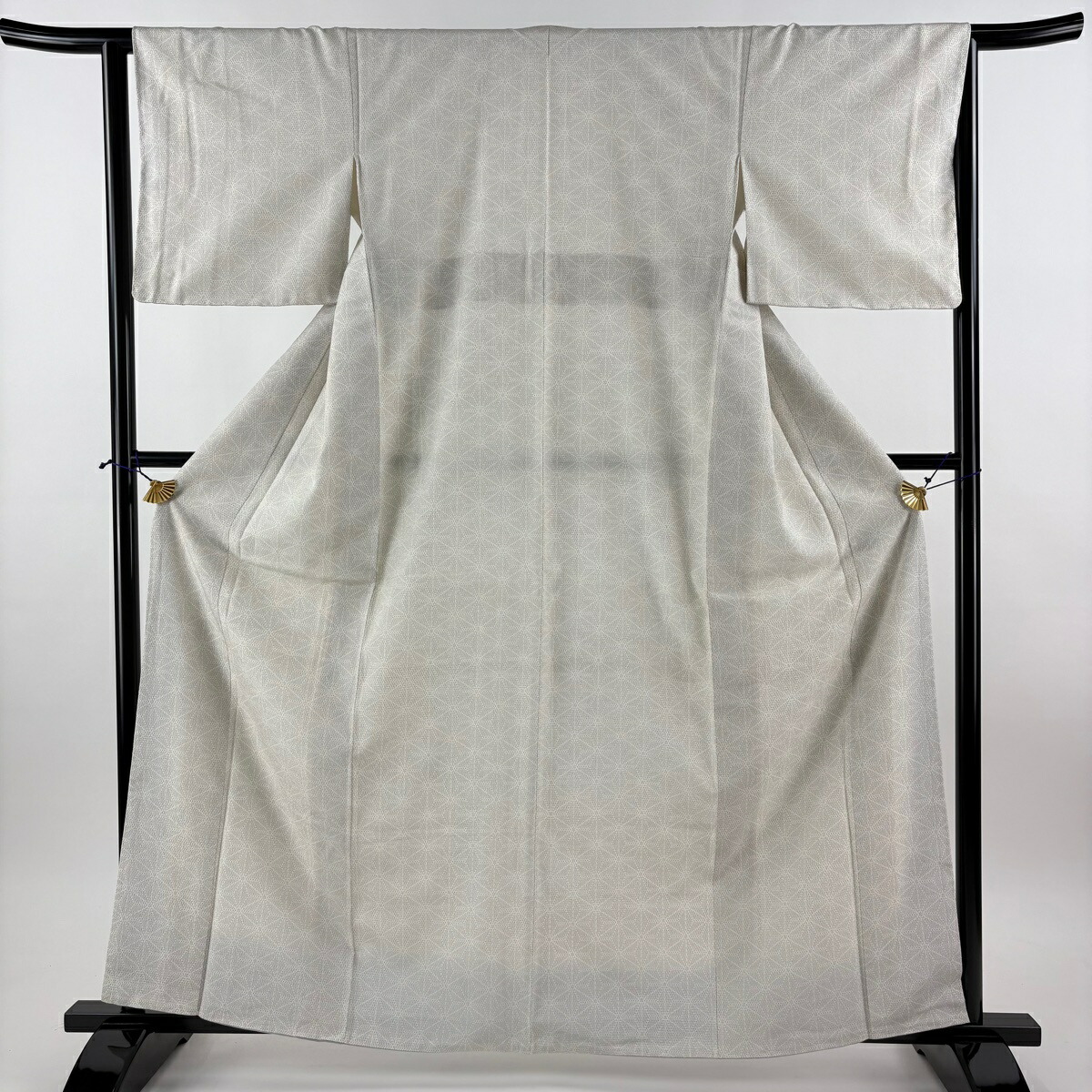 【美品】 塩沢紬 身丈162.5cm 裄丈63.5cm S 袷 塩沢絣 証紙あり 麻の葉 亀甲絣 灰白 正絹 名品 【中古】