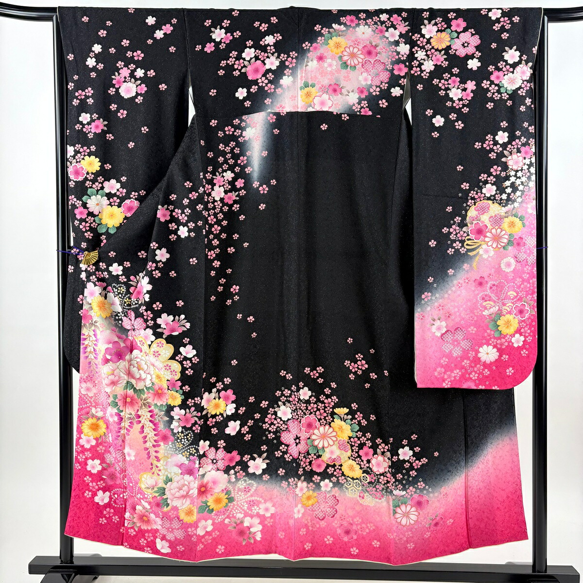 【美品】 振袖 身丈154.5cm 裄丈65cm M 袷 牡丹 桜 銀通し 刺繍 黒 正絹 名品 【中古】