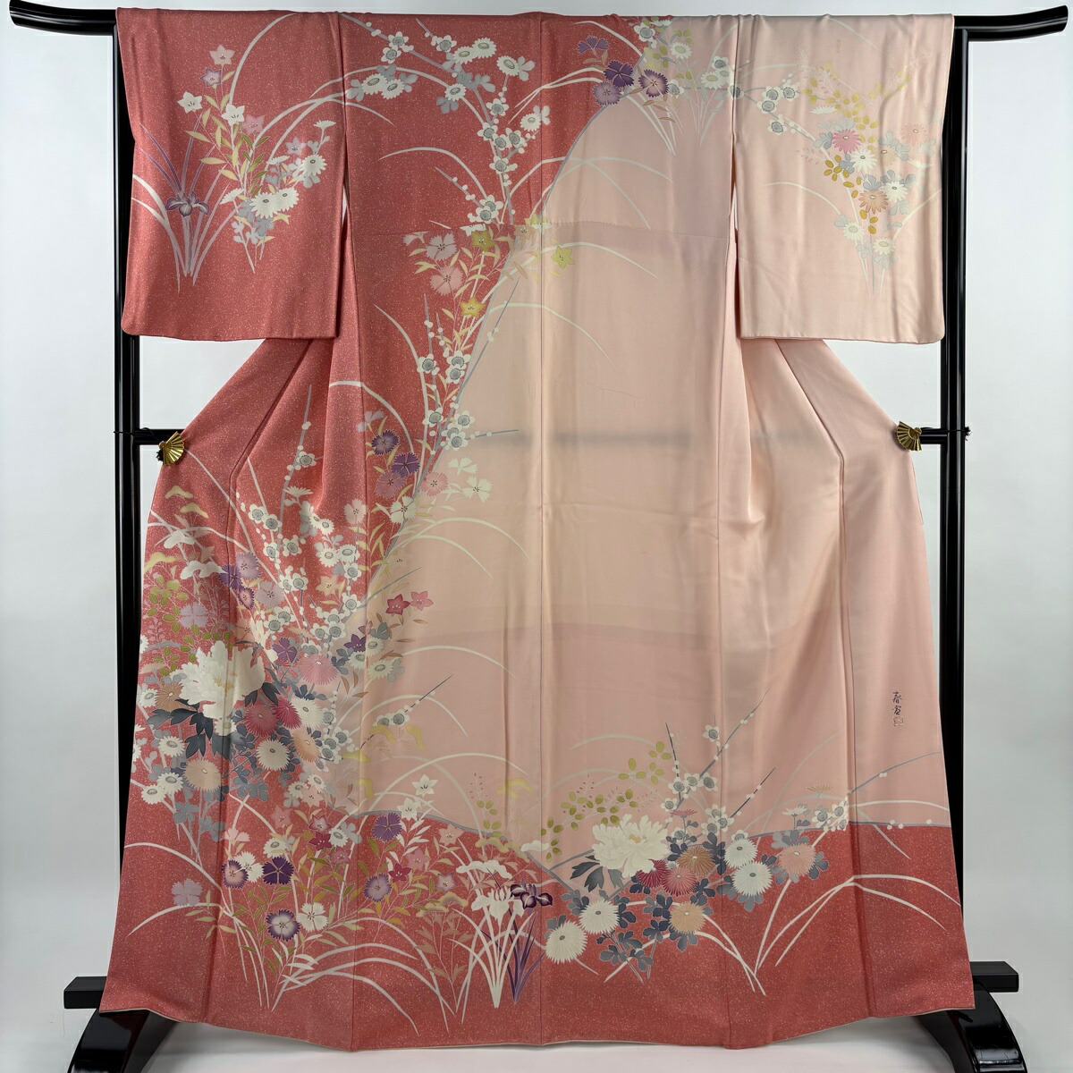 訪問着 身丈165.5cm 裄丈66cm M 袷 山科春宣 落款あり 草花 牡丹 金彩 染め分け ピンク 正絹 名品 【中古】