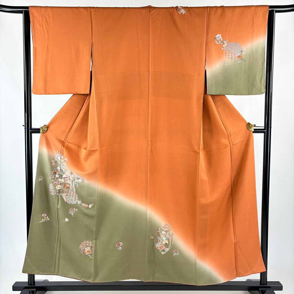 付下げ 身丈154cm 裄丈63.5cm S 袷 扇 草花 刺繍 染め分け オレンジ 正絹 名品 【中古】