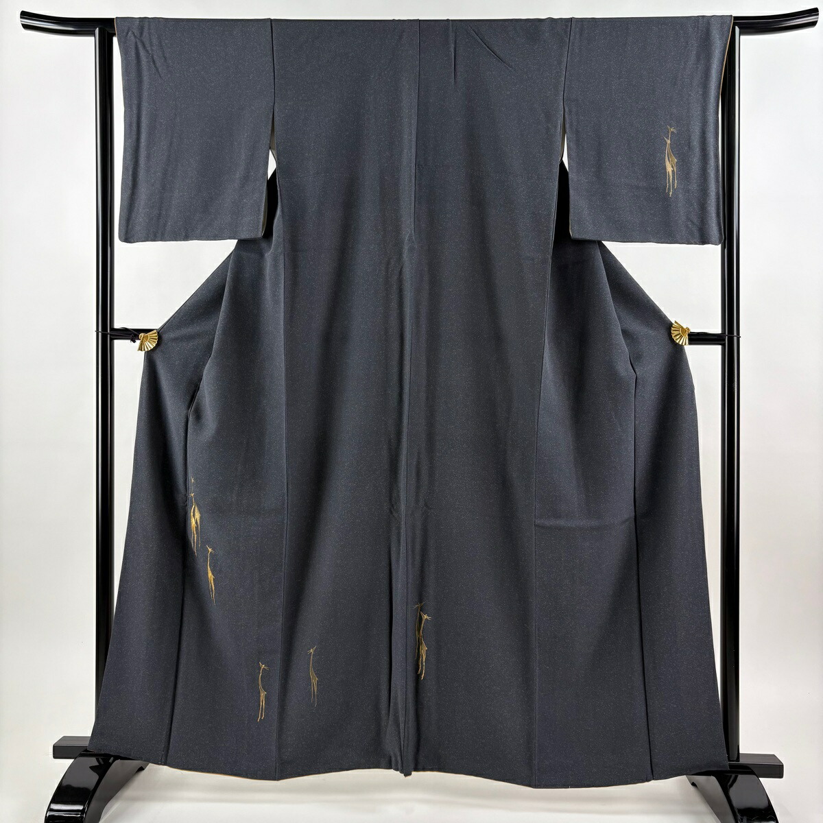 付下げ 身丈160cm 裄丈64cm M 袷 キリン 金糸 金彩 墨色 正絹 名品 【中古】