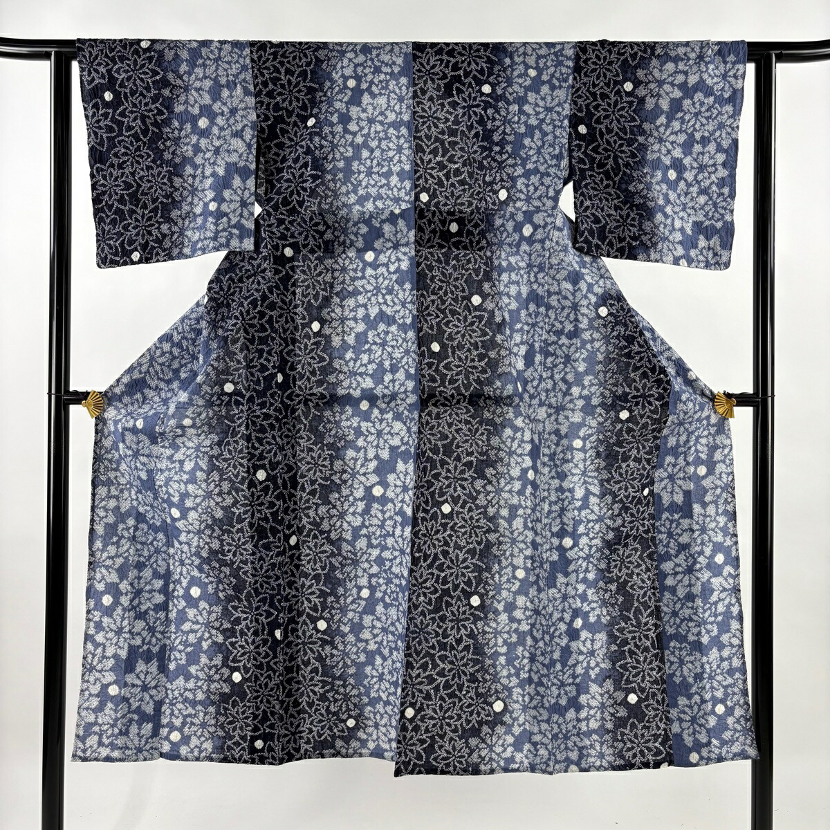 【美品】 浴衣 身丈140.5cm 裄丈61.5cm S 絞り浴衣 花 紺色 綿 名品 【中古】 msp50