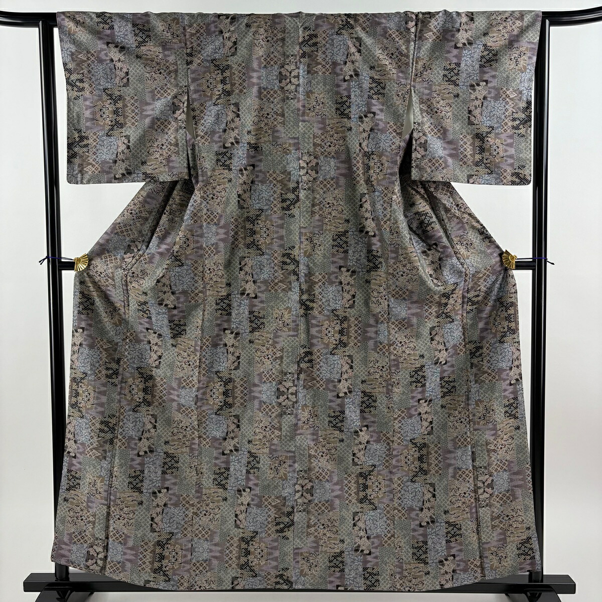 紬 身丈159cm 裄丈64cm M 袷 草花 有職文様 灰紫 正絹 秀品 【中古】