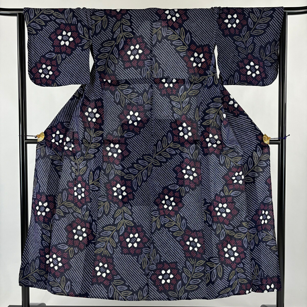 【美品】 浴衣 身丈149.5cm 裄丈63.5cm S 絞り浴衣 草花 斜縞 紺色 綿 名品 【中古】 msp50