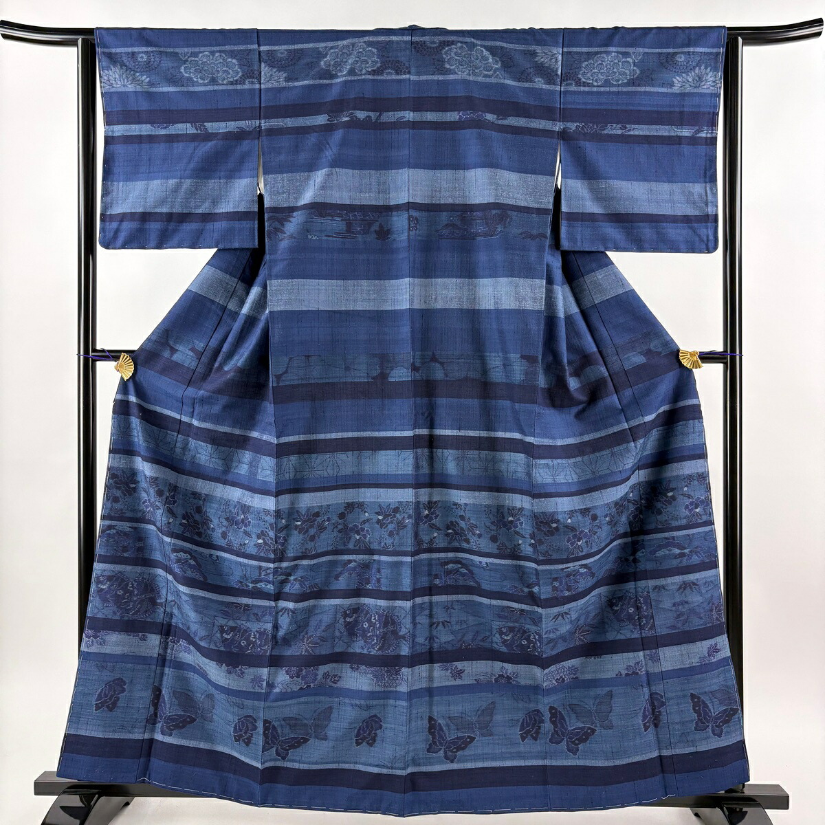 【美品】 付下げ 身丈162cm 裄丈63.5cm S 袷 紬地 草花 魚 藍色 正絹 秀品 【中古】