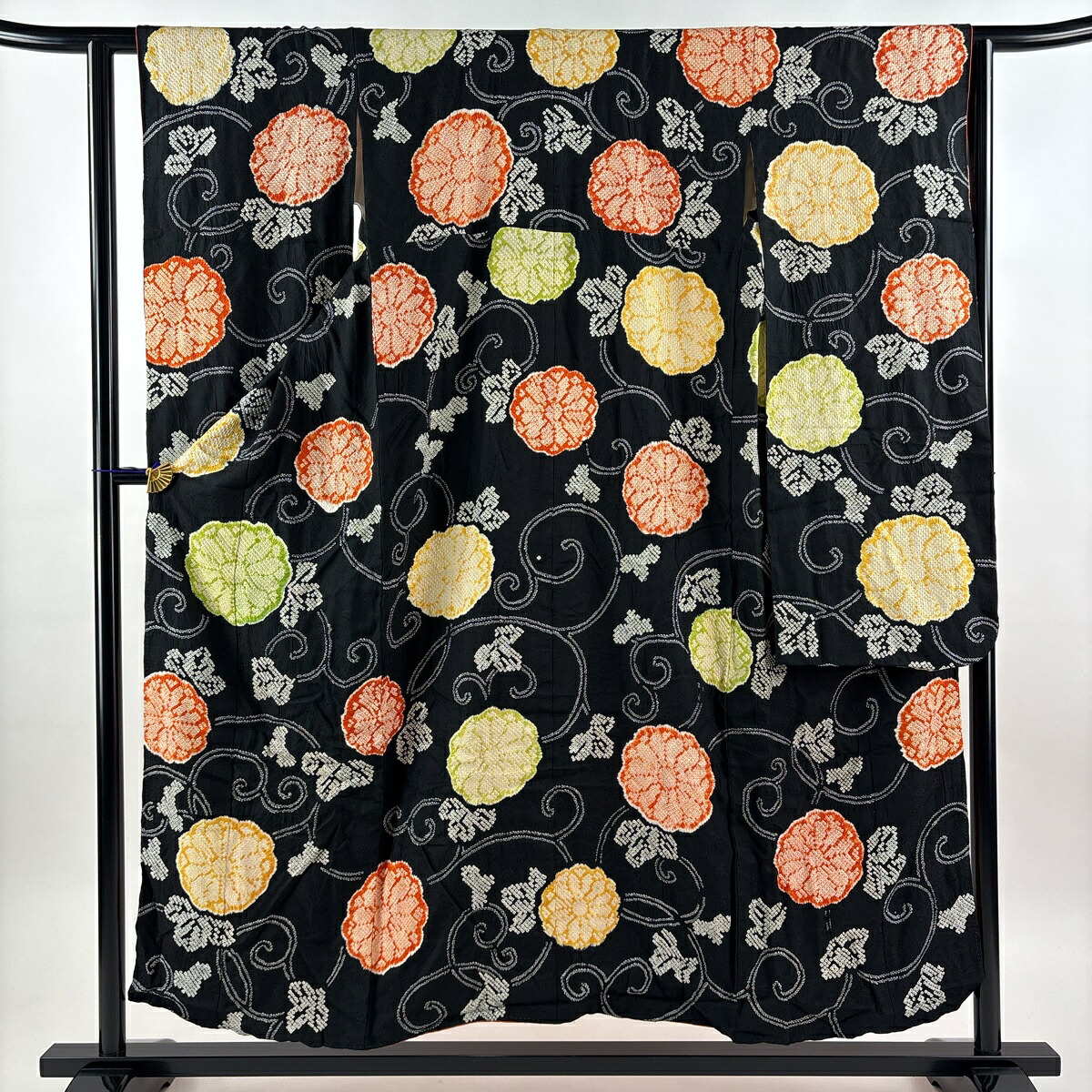 振袖 身丈153.5cm 裄丈63cm S 袷 花唐草 絞り 黒 正絹 秀品 【中古】