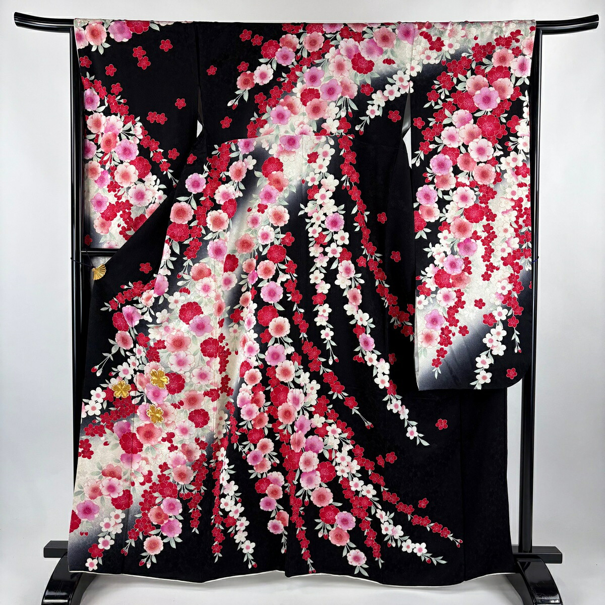 振袖 身丈164.5cm 裄丈66cm M 袷 桜 金糸 金彩 黒 正絹 名品 【中古】