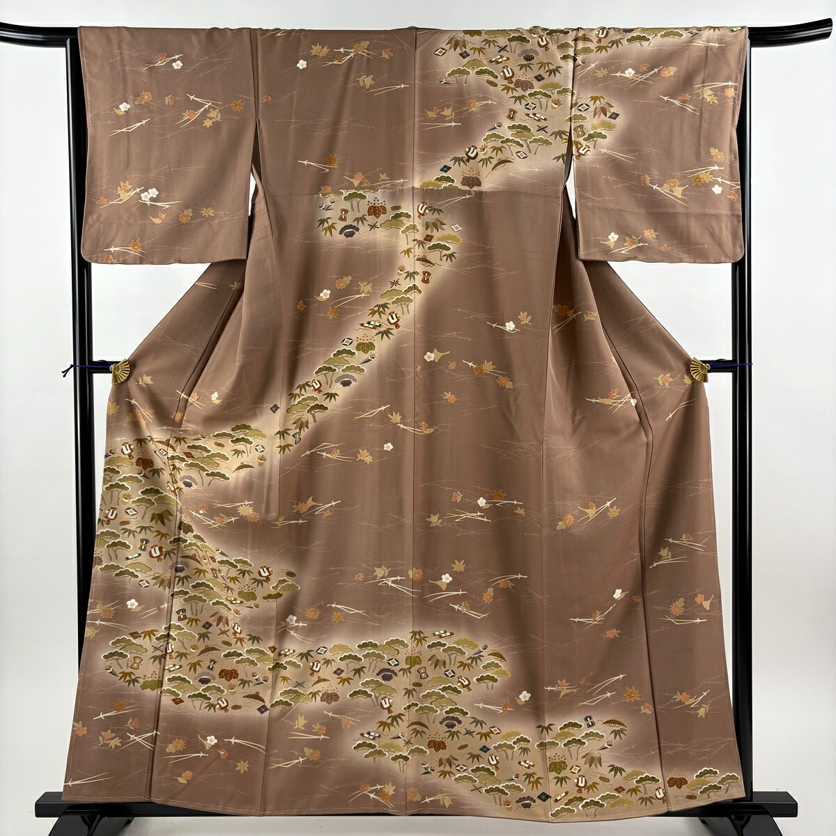 訪問着 身丈160cm 裄丈65cm M 袷 宝尽くし 松竹梅 金糸 金彩 灰茶 正絹 秀品 【中古】