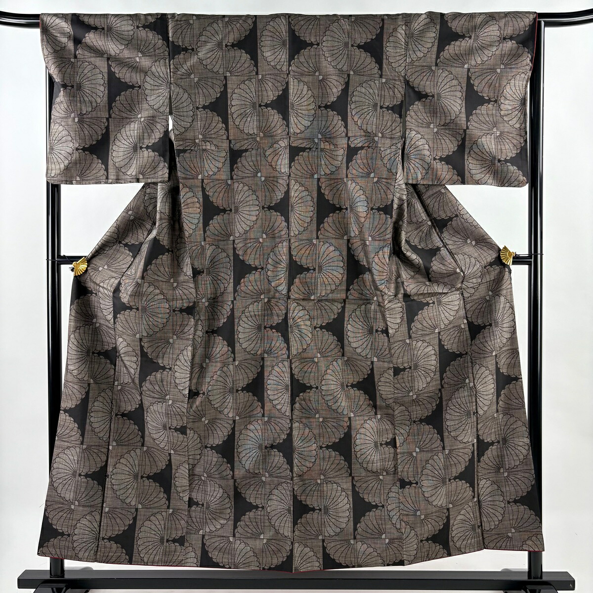 【美品】 紬 身丈156cm 裄丈67cm M 袷 菊 焦茶色 正絹 秀品 【中古】