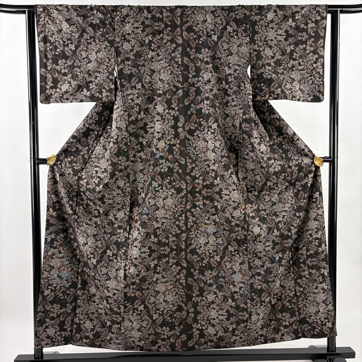 【美品】 紬 身丈157cm 裄丈63cm S 袷 草花 焦茶色 正絹 秀品 【中古】