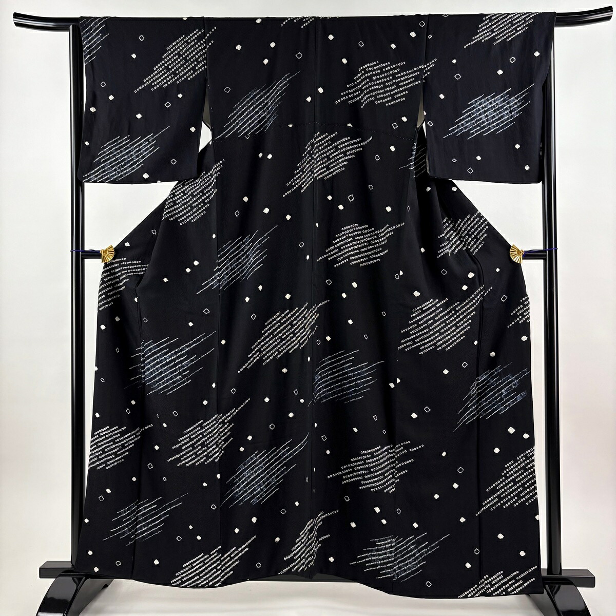 小紋 身丈160cm 裄丈66cm M 袷 霞 幾何学模様 絞り 黒 正絹 秀品 【中古】