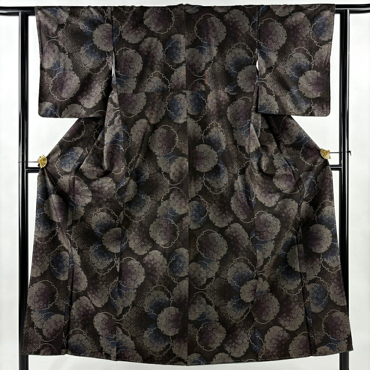 【美品】 大島紬 身丈152.5cm 裄丈60.5cm S 袷 純泥染 証紙あり 雪輪 花 茶紫 正絹 名品 【中古】