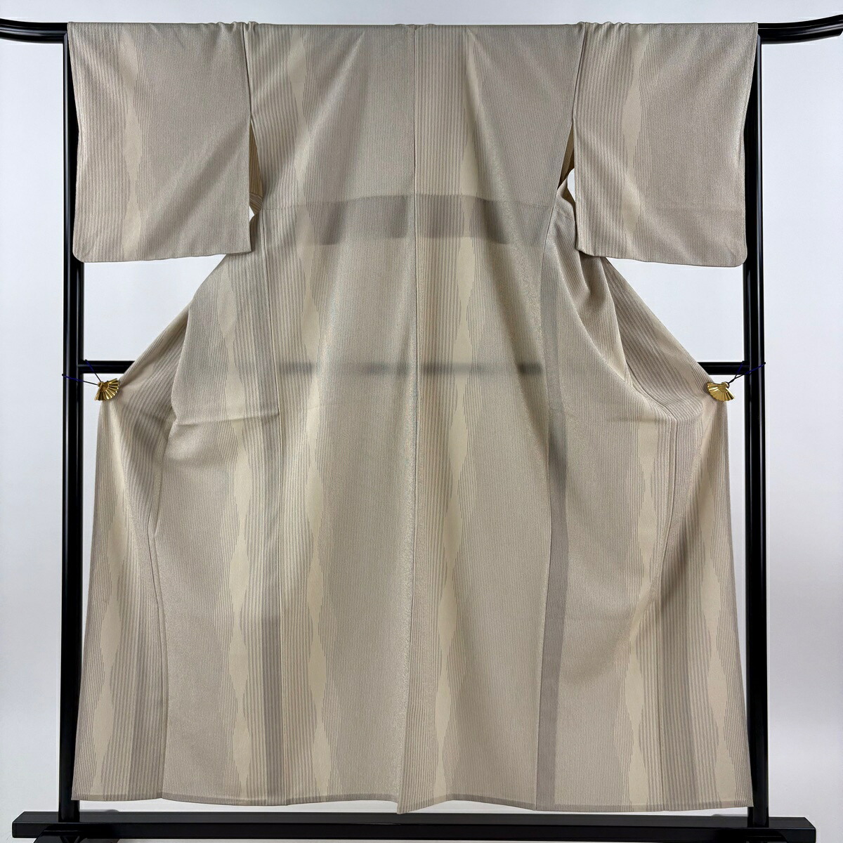 紬 身丈156.5cm 裄丈66.5cm M 単衣 縦縞 立涌 薄茶色 正絹 名品 【中古】