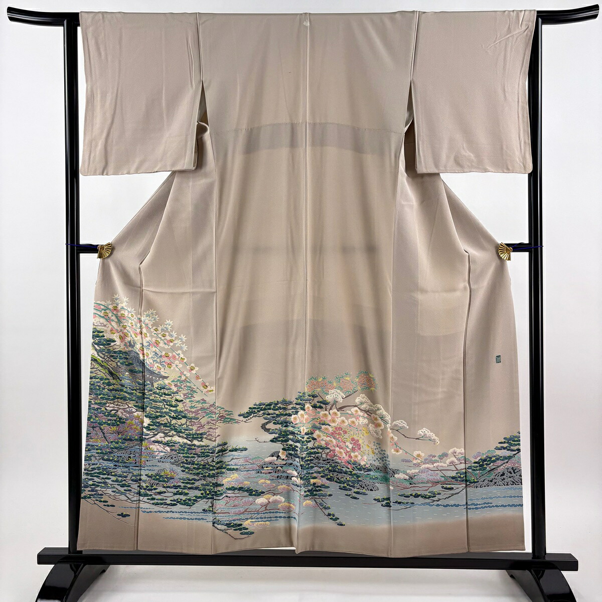 色留袖 身丈155.5cm 裄丈63cm S 袷 杉浦伸 落款あり 庭園 建物 ベージュ 正絹 秀品 一つ紋 【中古】