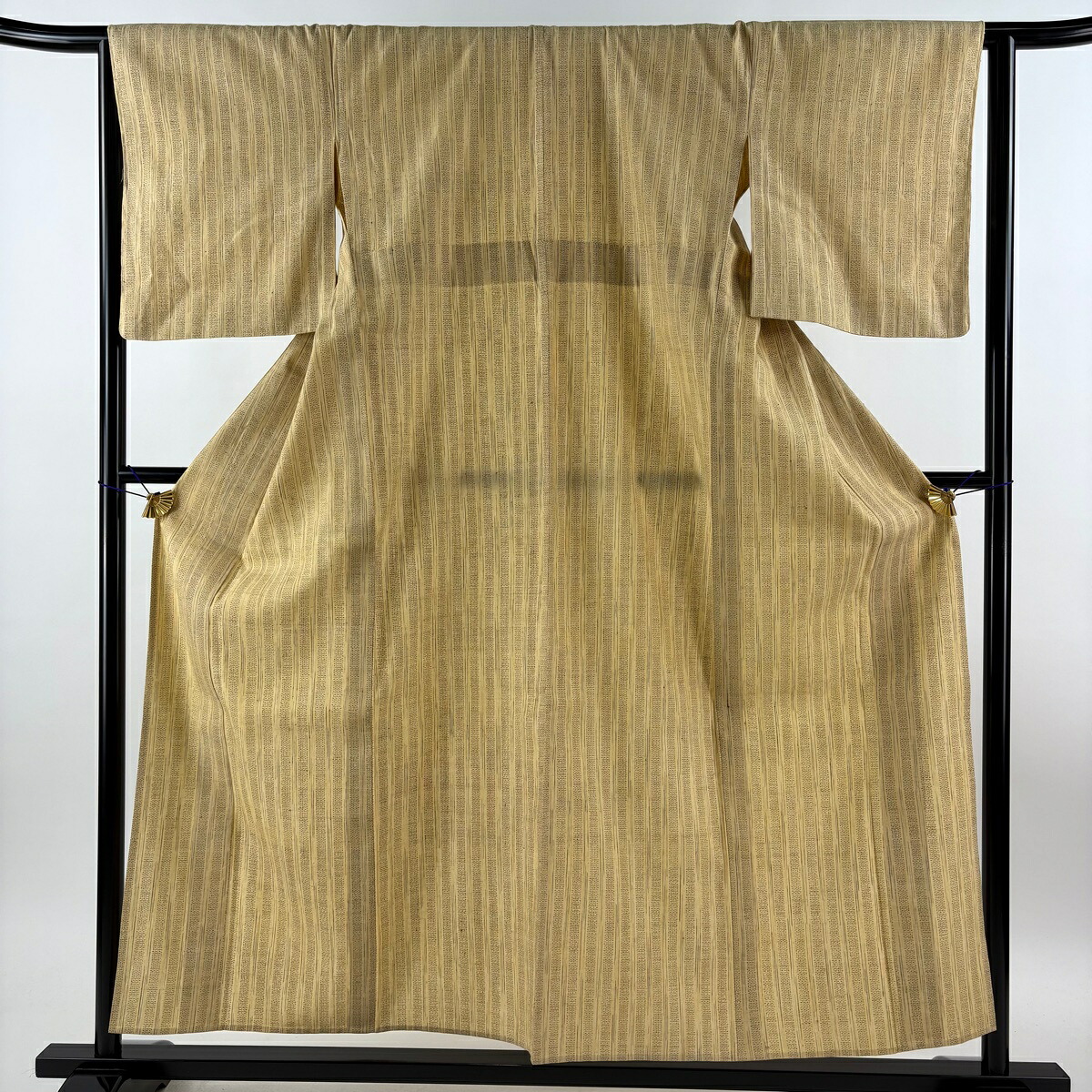 【美品】 紬 身丈156cm 裄丈64.5cm M 単衣 亀甲絣 縞 ベージュ 正絹 秀品 【中古】 msp50