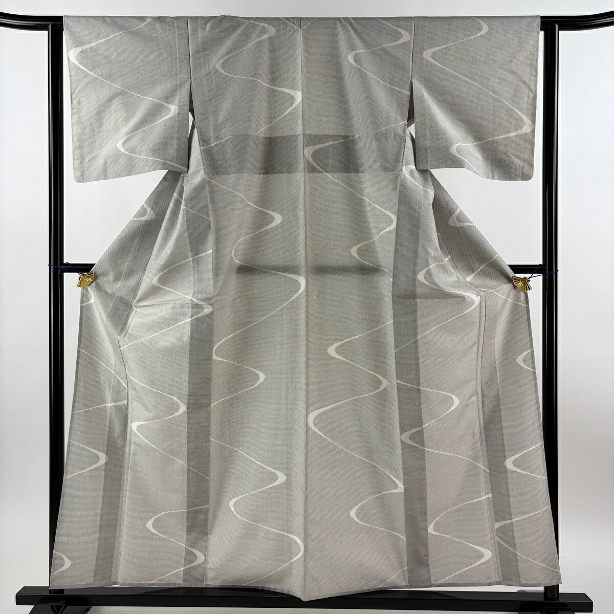 紬 身丈158.5cm 裄丈63cm S 単衣 流水 亀甲絣 灰色 正絹 秀品 【中古】 msp50