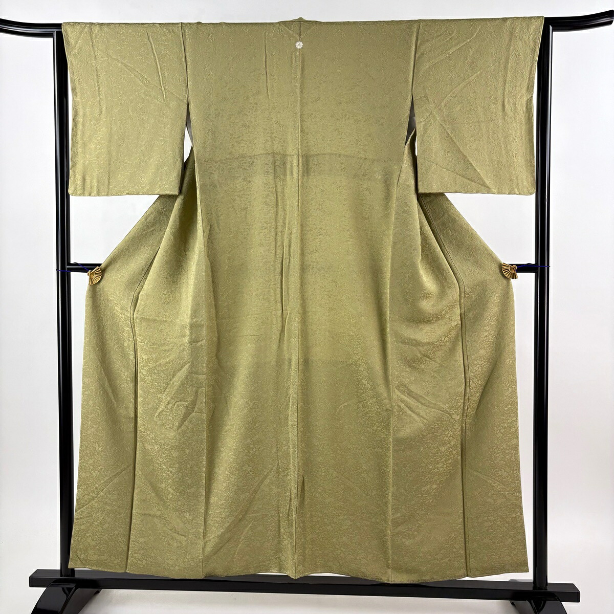 色無地 身丈155cm 裄丈64cm M 袷 地紋 鶯色 正絹 秀品 一つ紋 【中古】