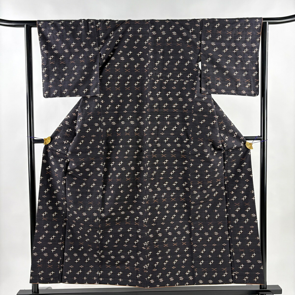 紬 身丈155cm 裄丈61.5cm S 袷 燕 絣柄 焦茶色 正絹 名品 【中古】 msp50