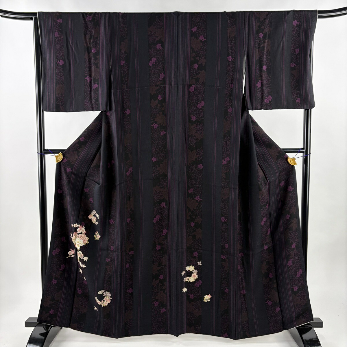 付下げ 身丈162.5cm 裄丈66.5cm M 袷 やまと 縦縞 花丸文 墨色 正絹 名品 【中古】