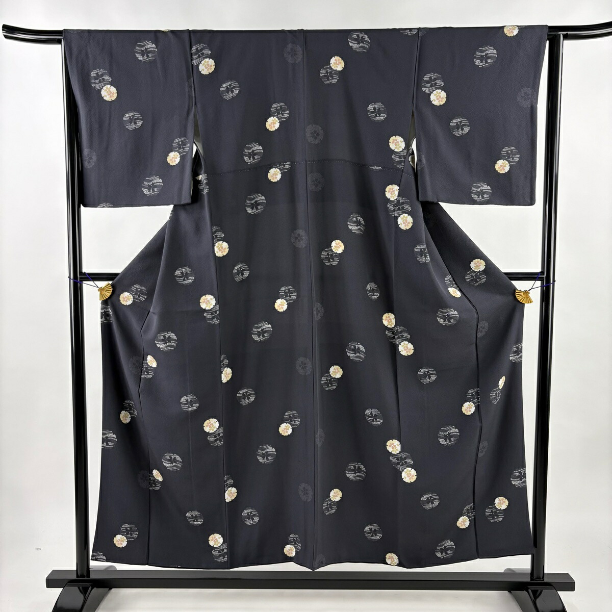 小紋 身丈154cm 裄丈63.5cm S 袷 雪輪 桜 墨色 正絹 名品 【中古】