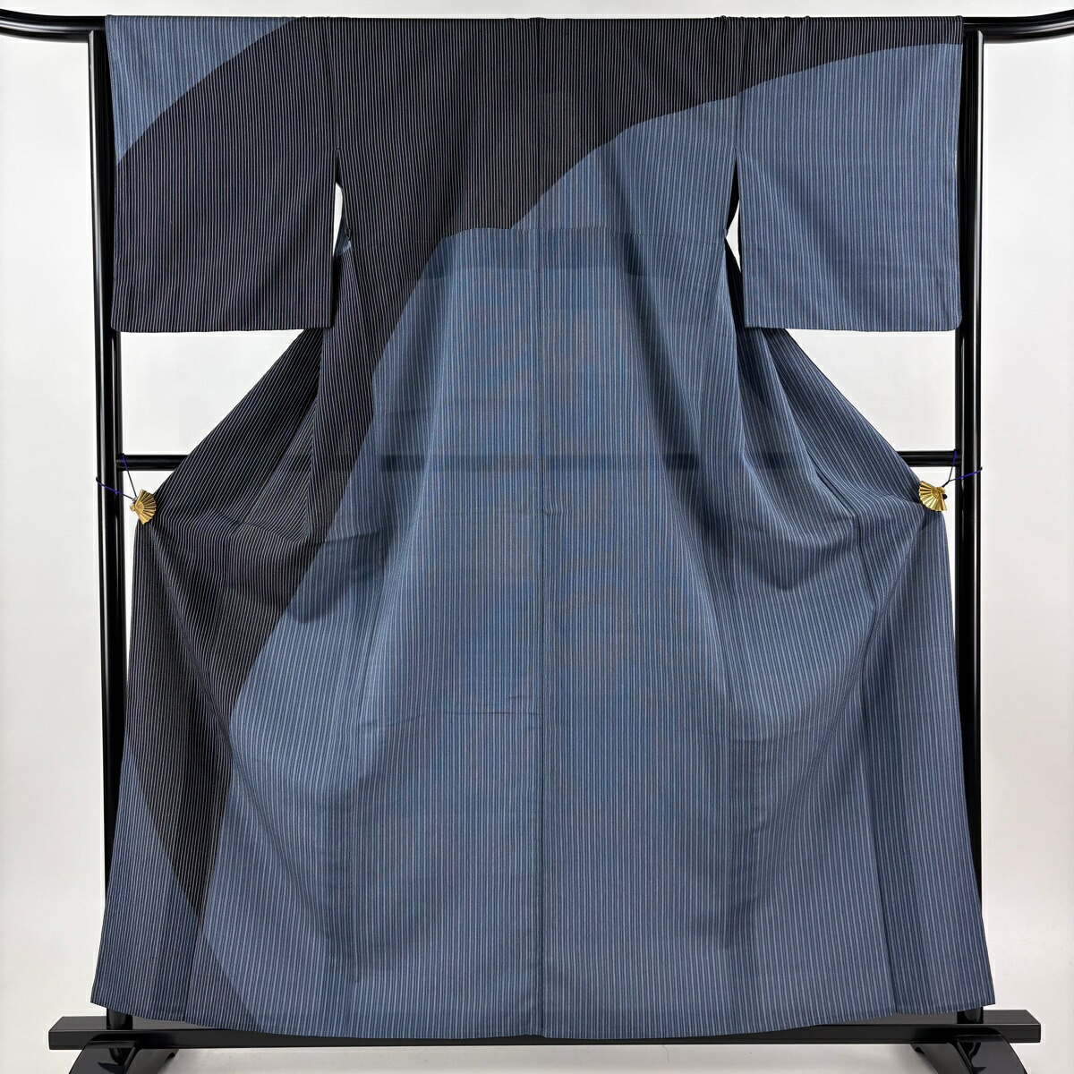 付下げ 身丈159cm 裄丈63.5cm S 単衣 縦縞 青 正絹 名品 【中古】