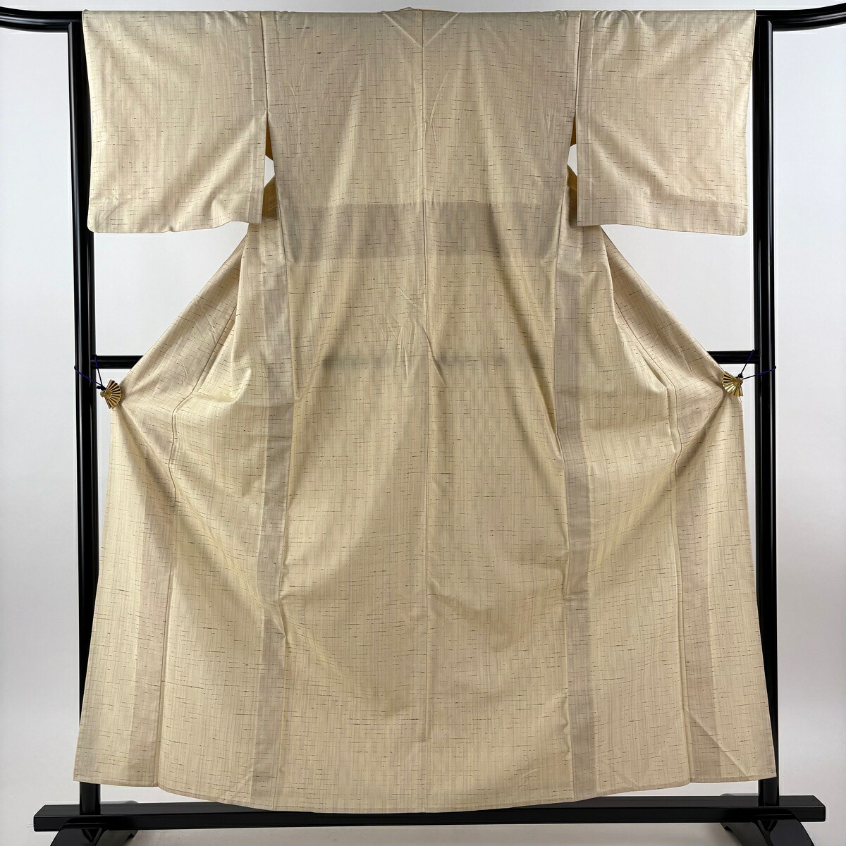 紬 身丈157.5cm 裄丈63.5cm S 単衣 縦縞 ベージュ 正絹 名品 【中古】