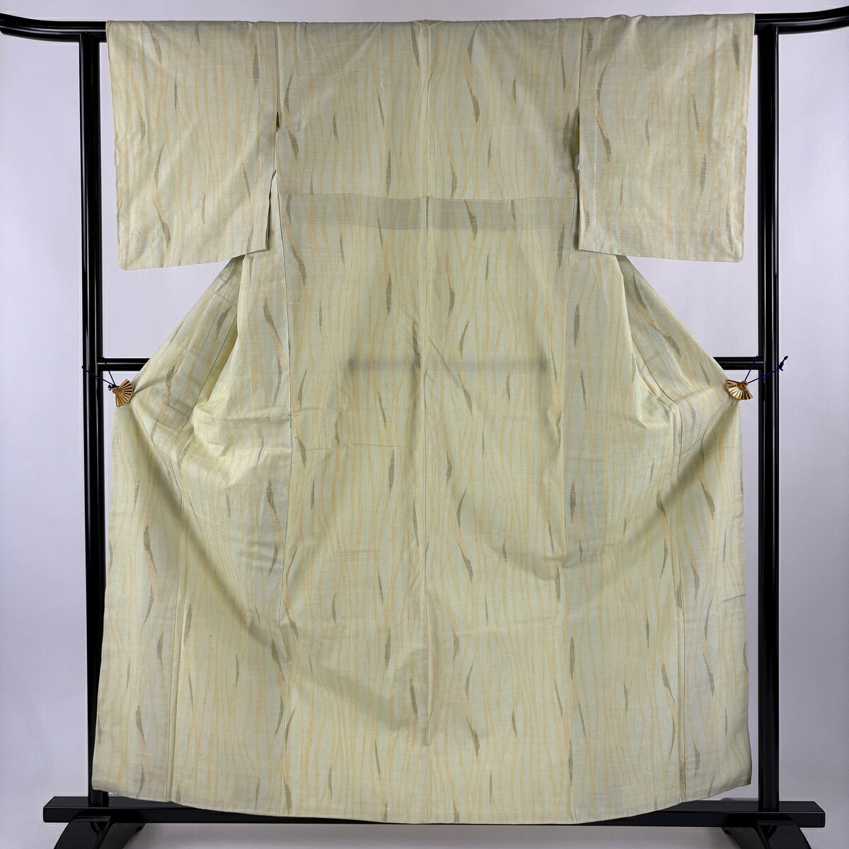 【美品】 結城紬 身丈161cm 裄丈62cm S 袷 奥順 やまと せぬき背抜き 証紙あり よろけ縞 葉柄 薄緑 正絹 逸品 【中古】
